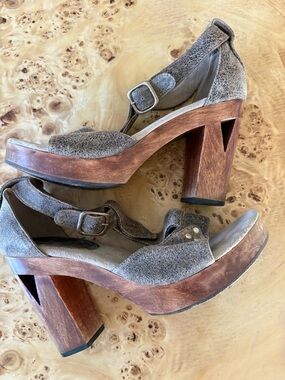 Calleen Cordero wooden platform distressed  strappy sandals